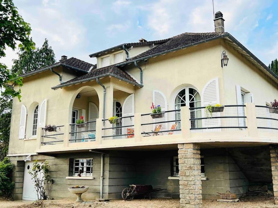 Gite De La Petite Fourmy Saint-Sulpice-les-Feuilles Exteriör bild